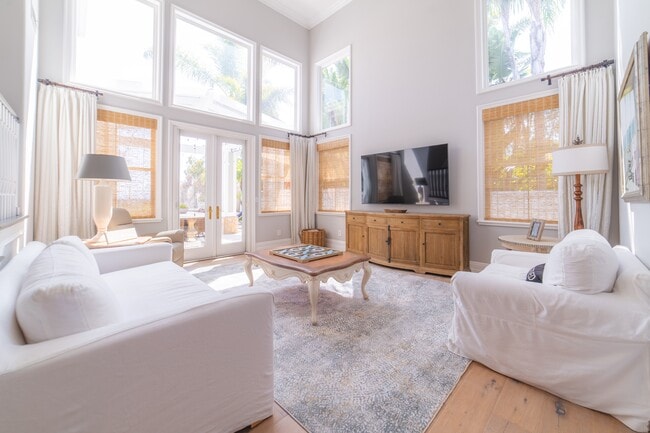 Building Photo - 7373 Elegans Pl