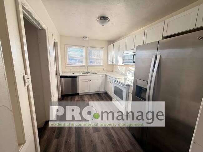 Building Photo - Single family home with yard