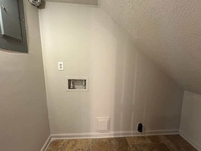 Building Photo - Four Bedroom Townhome Available Now