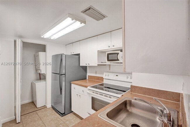 Building Photo - 770 Claughton Island Dr