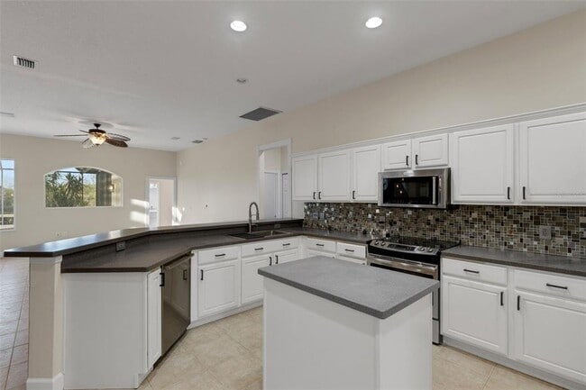 Building Photo - 11011 Hyacinth Pl