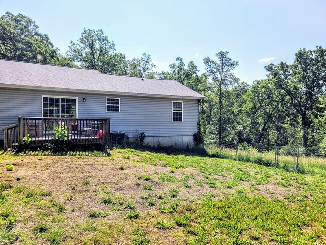 Building Photo - Spacious Countryside House