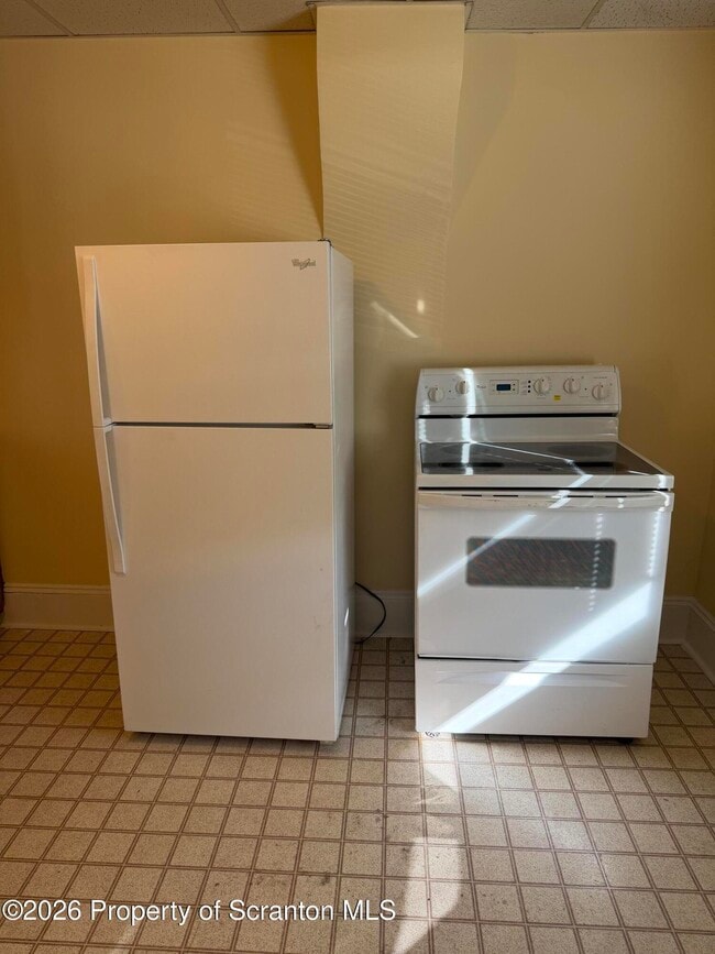 Building Photo - 709 Main St