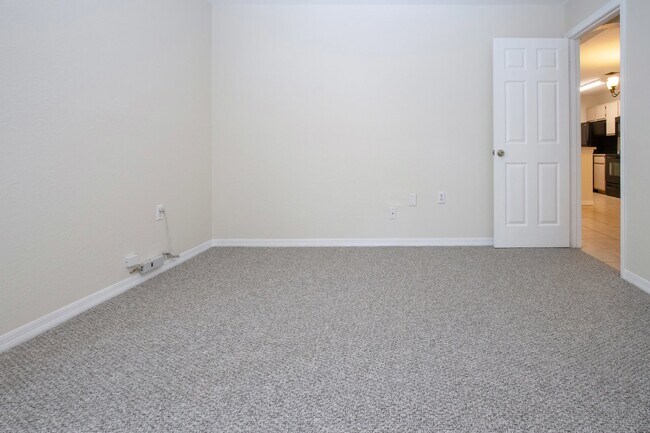 Building Photo - 2 Bedroom Condo W/ Garage in Lakewood Ranch