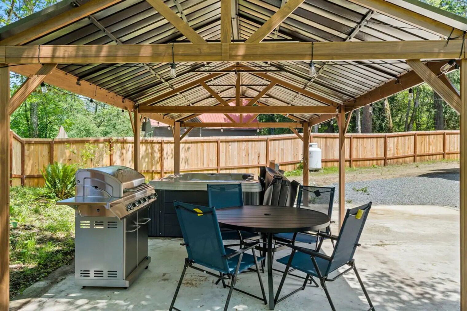 Building Photo - 253 Skate Creek Rd N