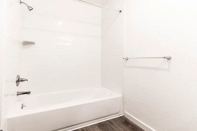 Building Photo - Sunlit, Stylish and Effortlessly San Francisco!