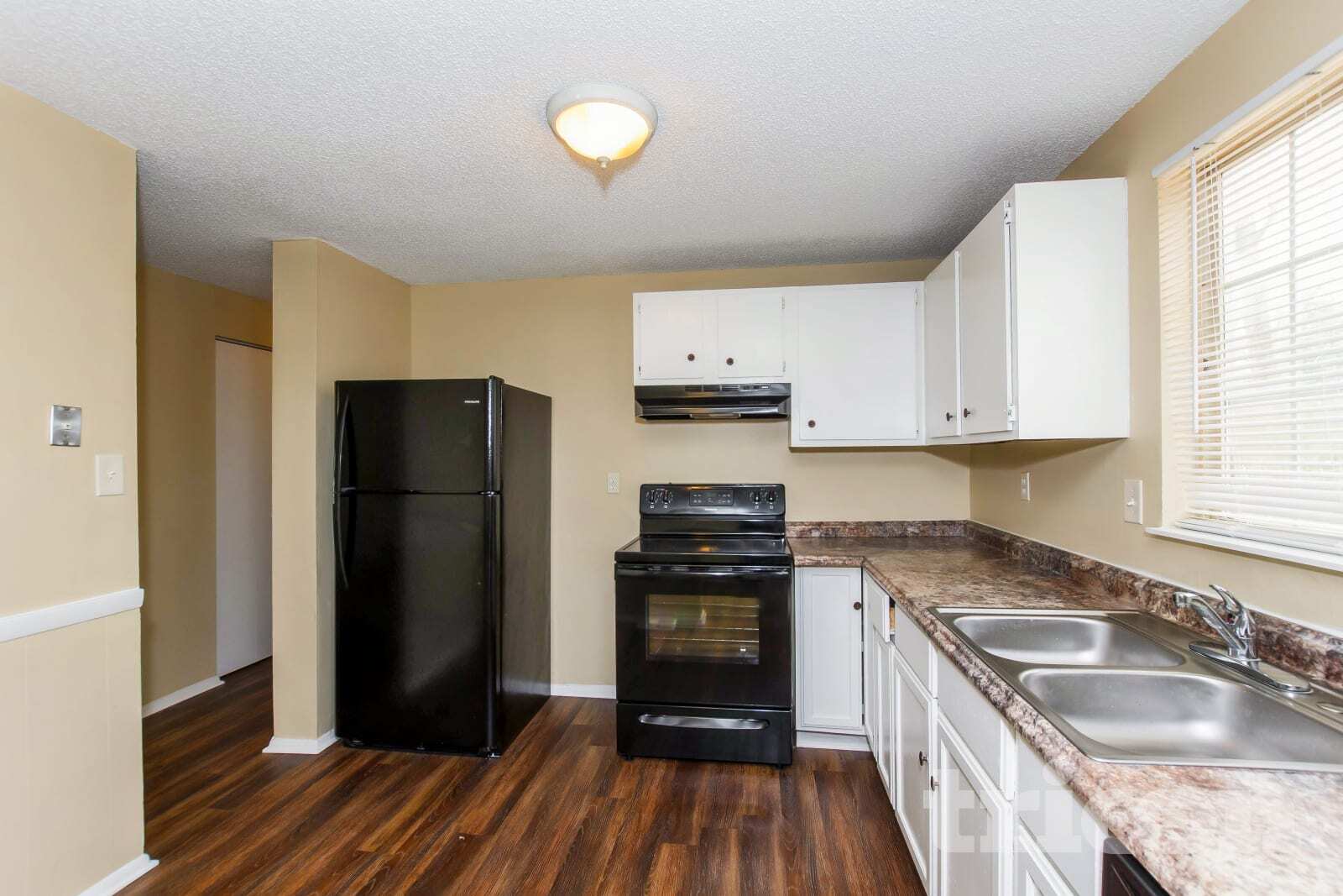 Building Photo - 3205 Winchelsea Dr