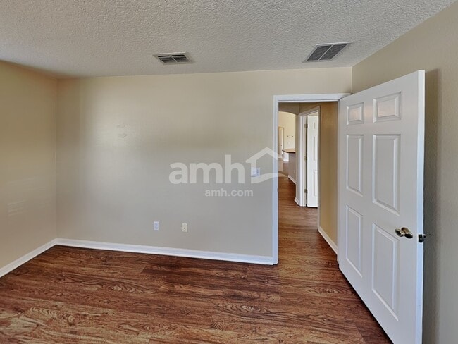 Building Photo - 831 Shore Breeze Way