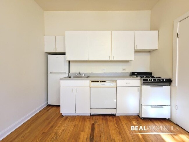 Building Photo - 0 bedroom in CHICAGO IL 60613