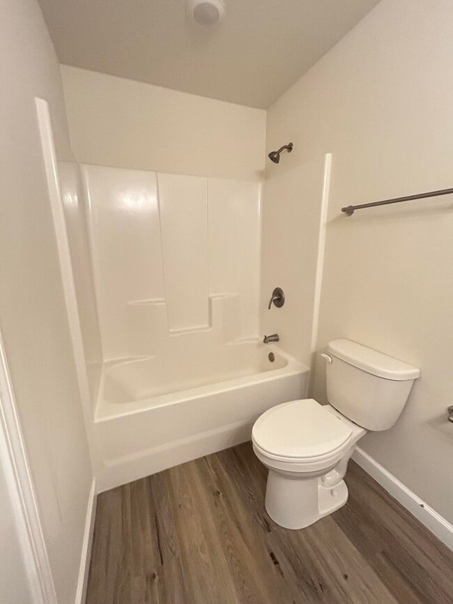 Building Photo - 1035 Stonehaven Dr