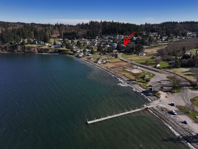 Building Photo - One Of A Kind Freeland Home with Two Seper...