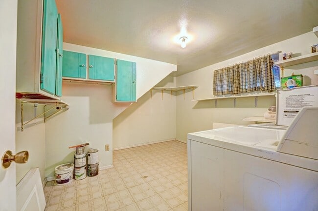 Building Photo - 2801 Hall Ave