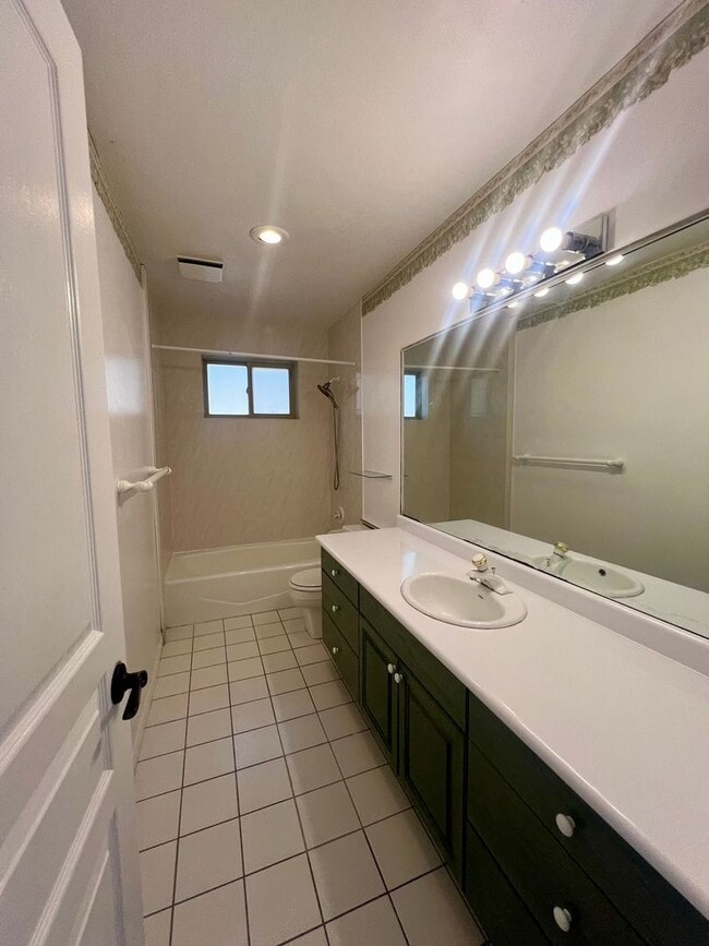 Building Photo - 5 Bedroom in Gated Birch Bay Community!