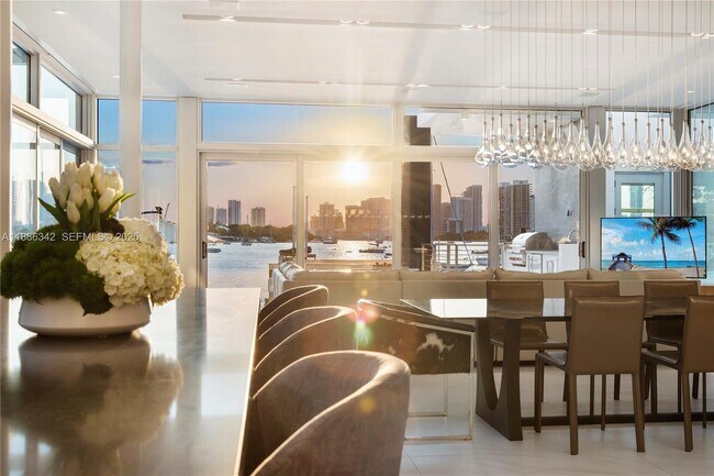 Building Photo - 440 S Hibiscus Dr