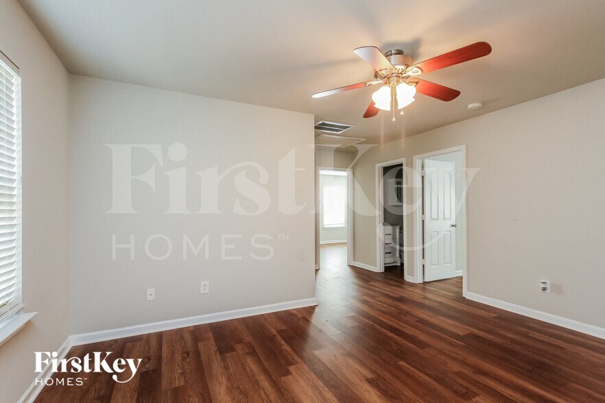 Building Photo - 1046 Mearn Rd