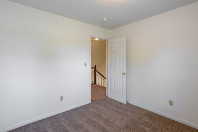 Building Photo - 4302-4304-4304 Cheryl Ct