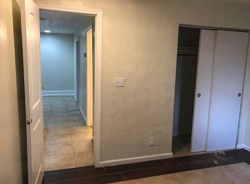 Building Photo - 871 W 37th St