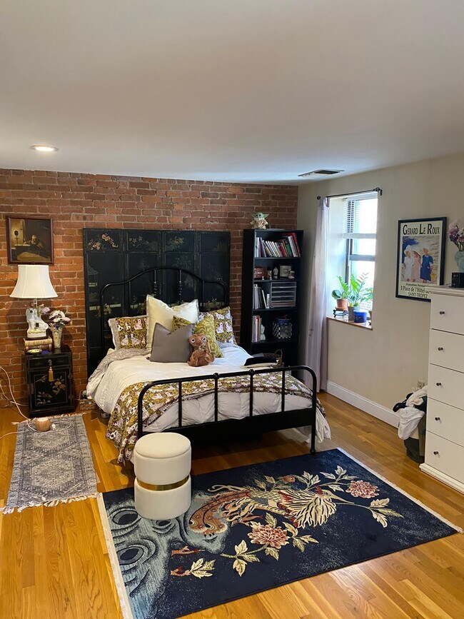 Main Bedroom (1 of 2) - 87 Gainsborough St