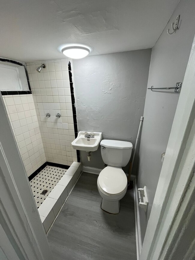 Building Photo - 2931 Howard Ave