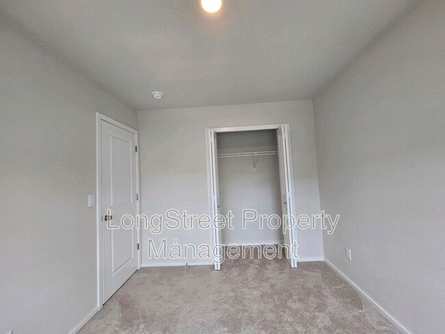 Building Photo - 412 Lost Lake St NE