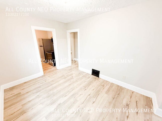 Building Photo - 451 Lucy St