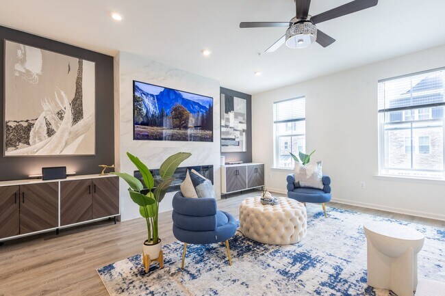 Building Photo - Stunning 3 BR/2 Full BA & 2 Half BA Townho...