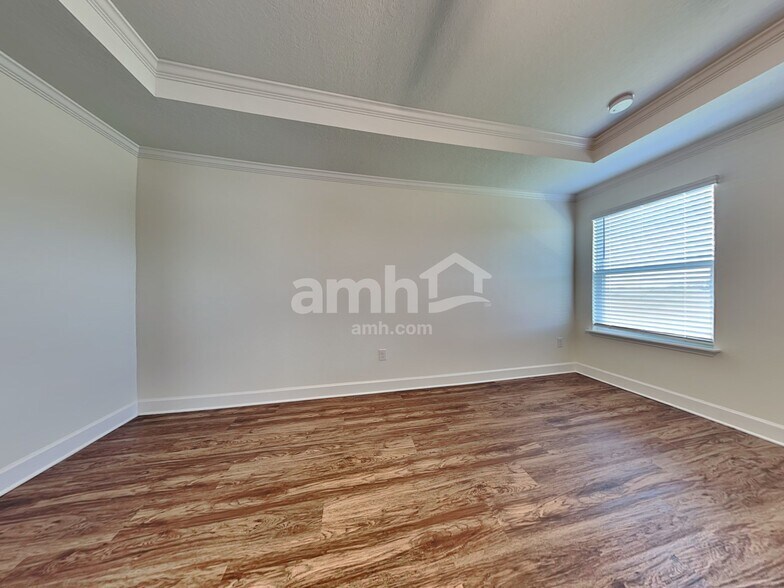 Building Photo - 1011 Island Pond Dr