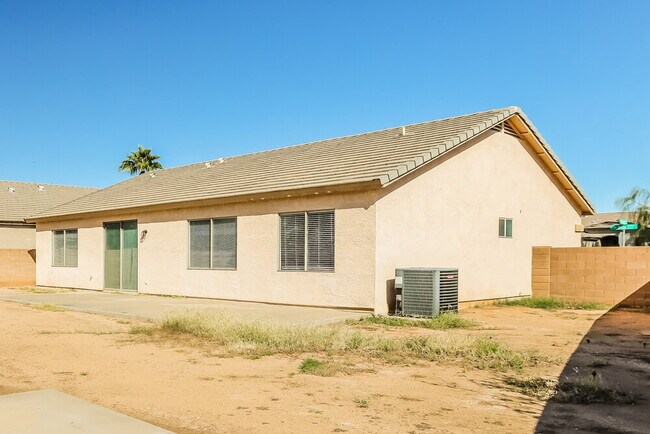 Building Photo - 12901 W Ash St