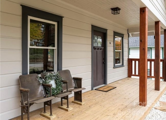 Building Photo - 338 N Main St