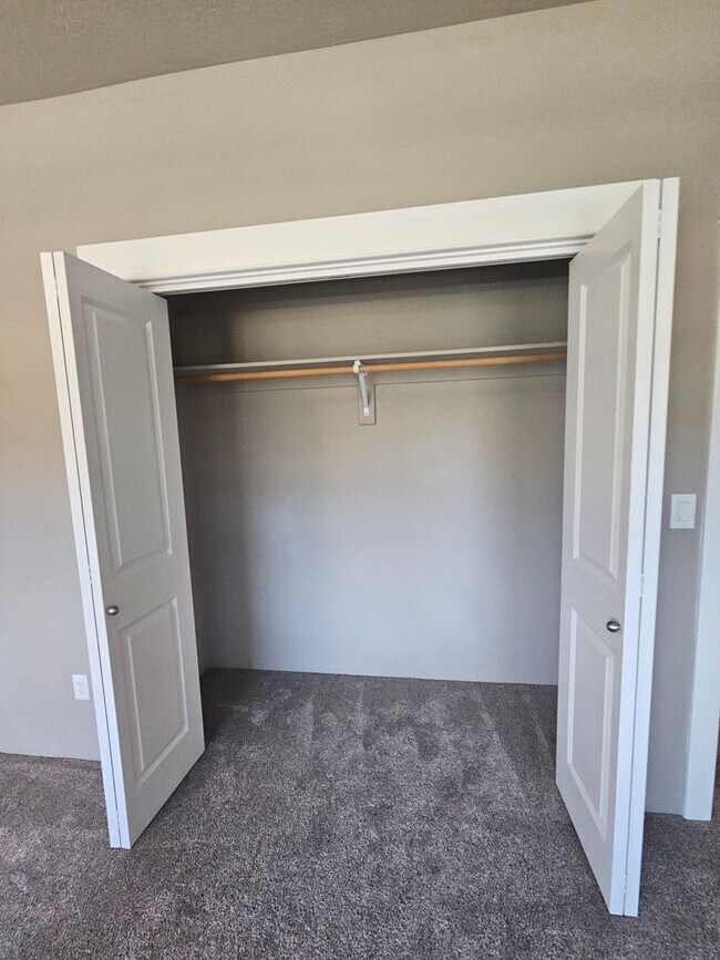 Building Photo - Beautiful Townhomes in East Medford