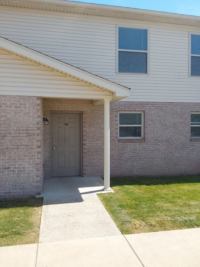 Building Photo - 2 BR Glenn View