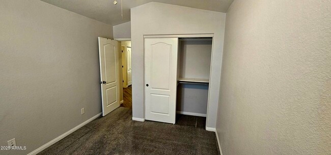 Building Photo - 841 E Lovegrass Dr