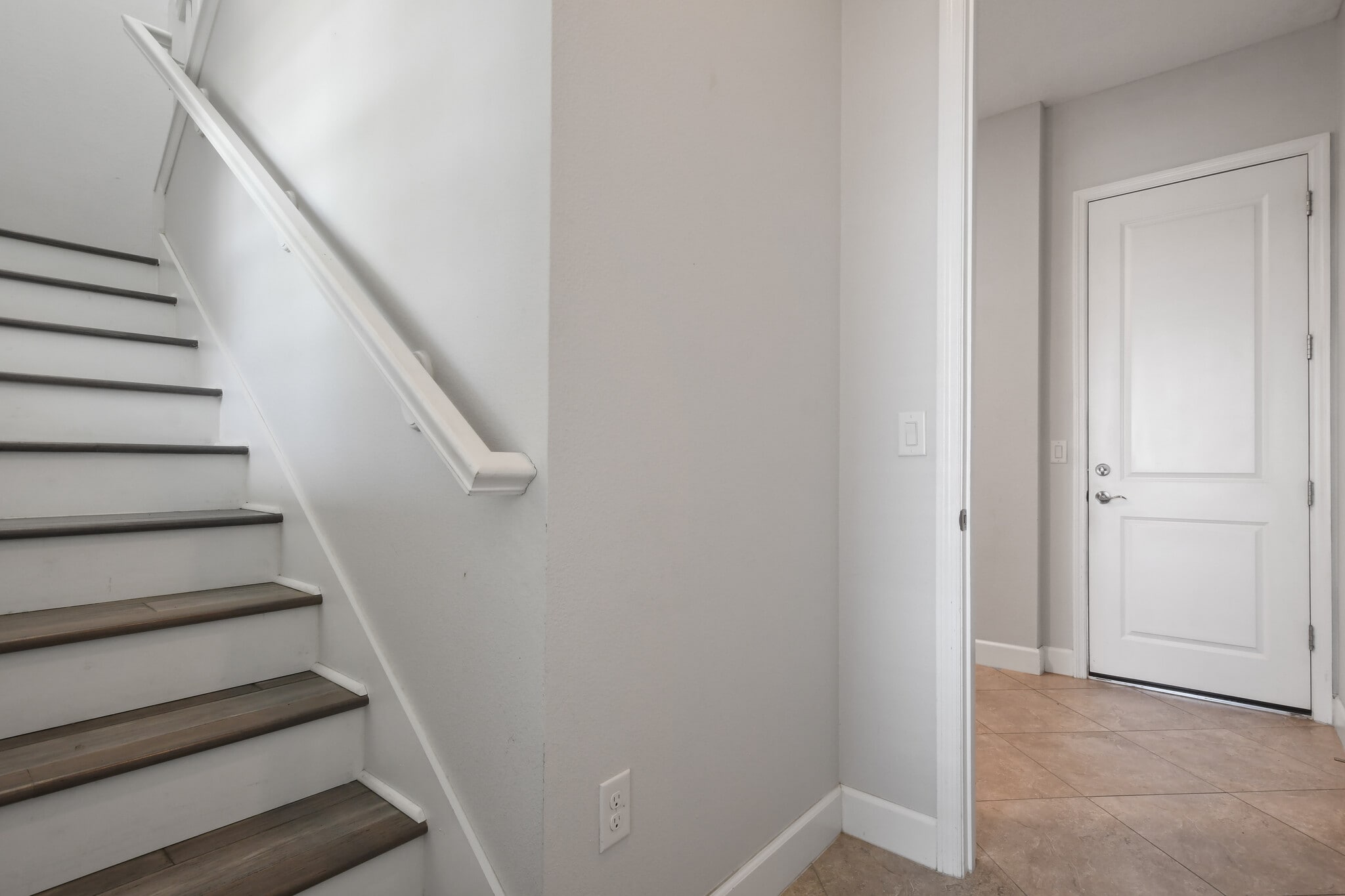Building Photo - 13787 Benavente Ave