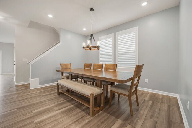 Building Photo - Spacious 5-Bedroom Home with Modern Upgrad...
