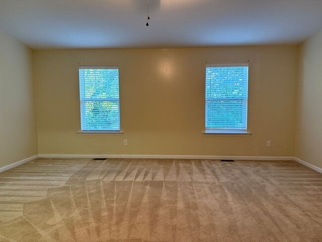 Building Photo - Raleigh Townhome Convenient to I440 & I540...