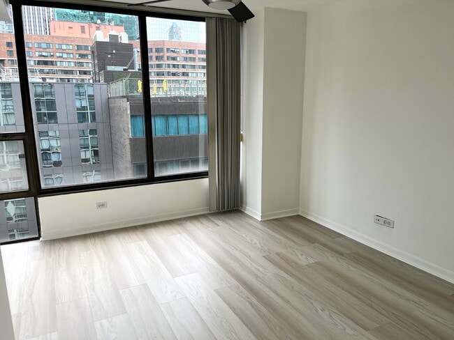 Building Photo - 230 E Ontario St