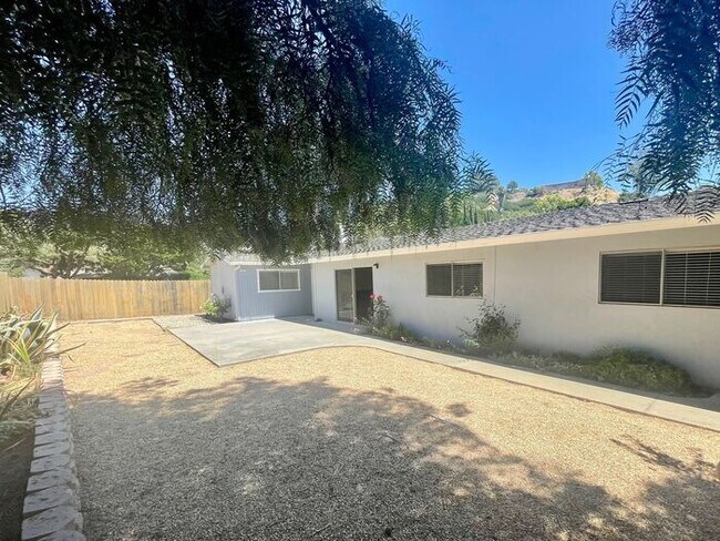Building Photo - Three Bedroom Home in the Turnpike Foothills - Available Mid August