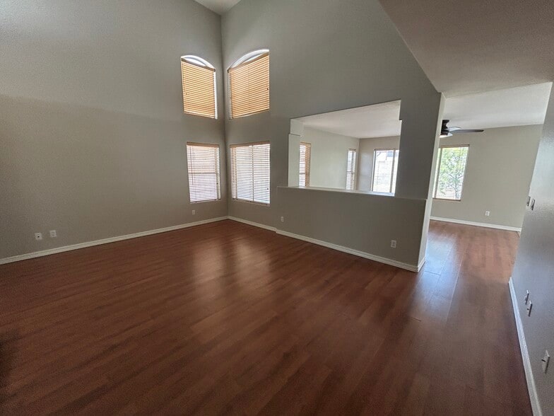 Building Photo - 4132 E Anderson Dr