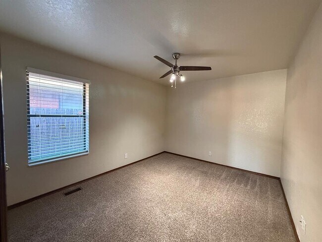 Building Photo - 18509 Chestnut Oak Dr