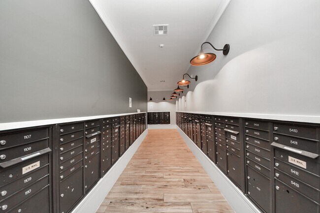 Building Photo - 4840 N Shepherd Dr
