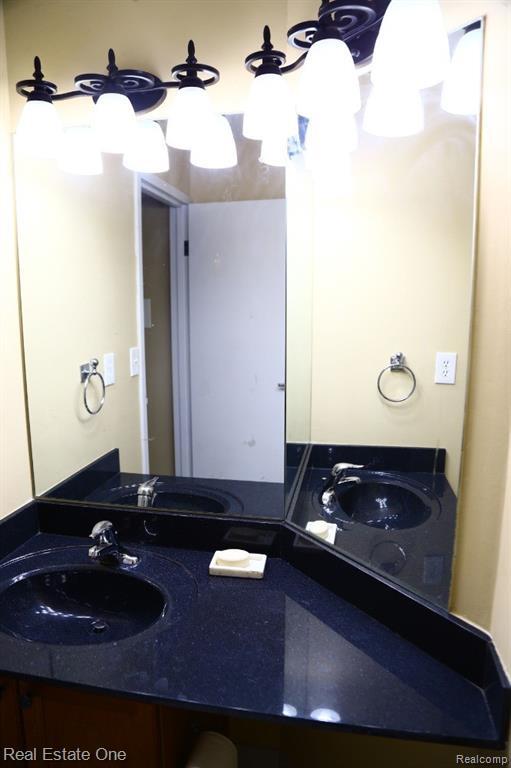 Building Photo - 1001 W Jefferson Ave