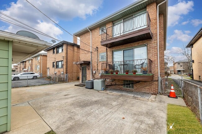 Building Photo - 341 Crandon Ave