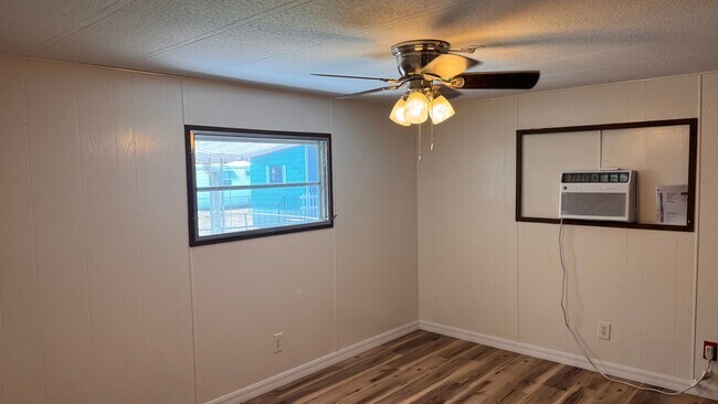 Building Photo - The Shire Mobile Home NE Palm Bay FOR RENT!
