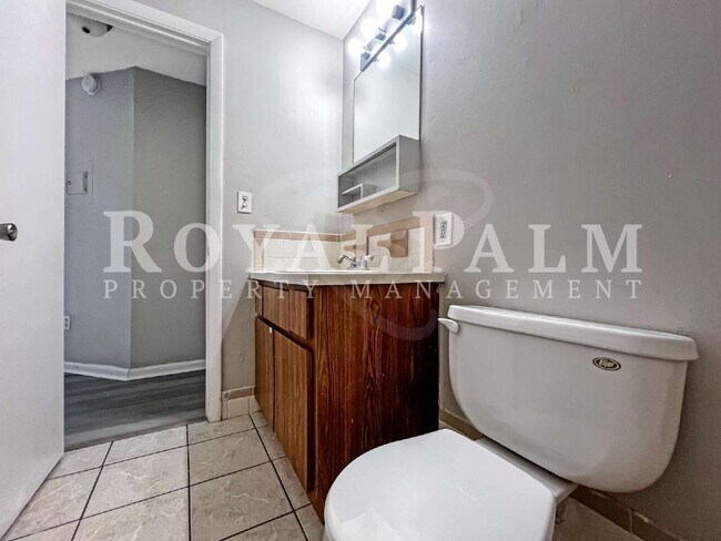 Building Photo - Love at First Showing — Fort Myers 1BR/1BTH with Style to Swoon Over + $250 Off the 1st Month!