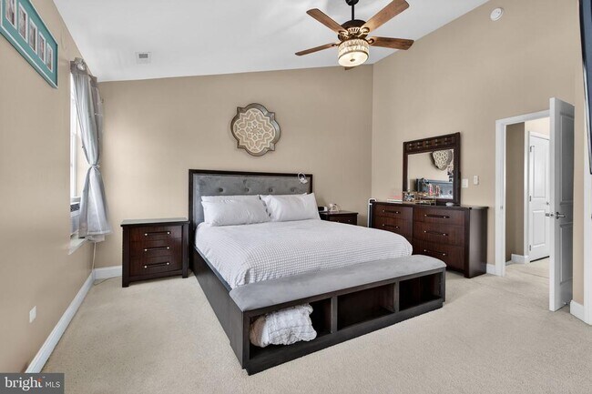 Building Photo - 806 Maury Ave