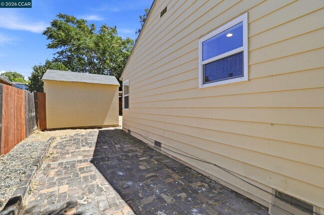 Building Photo - 53 Ramona St