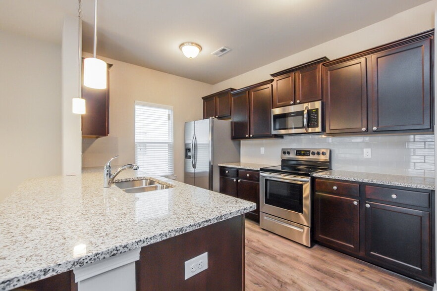 Building Photo - 1130 Rankin Oaks St