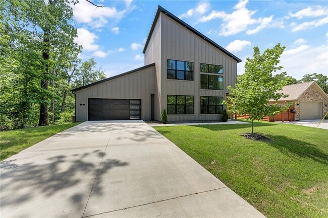 Building Photo - 17 Rupert Ln