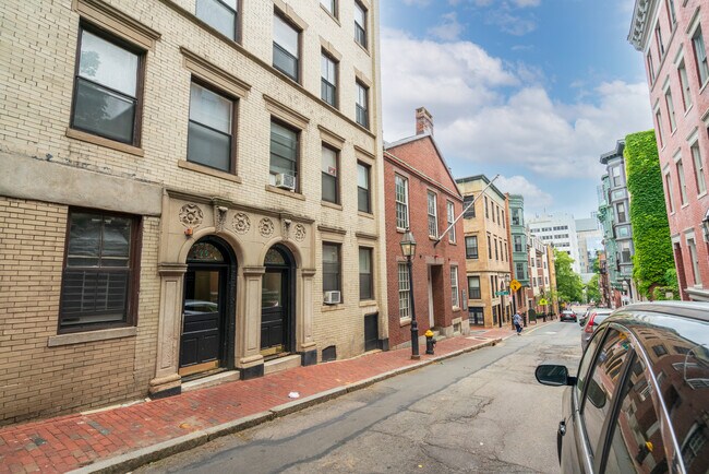 Building Photo - 44 Joy St