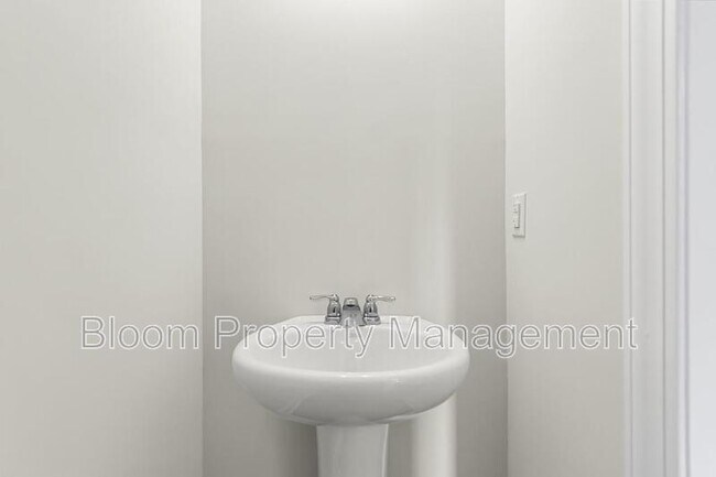 Building Photo - 1577 Krait Ct